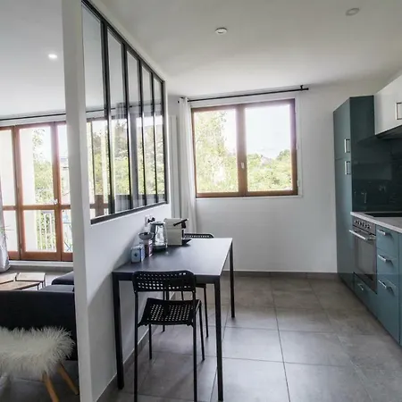 Grand Studio Avec Balcon Et Parking Privatif Antony